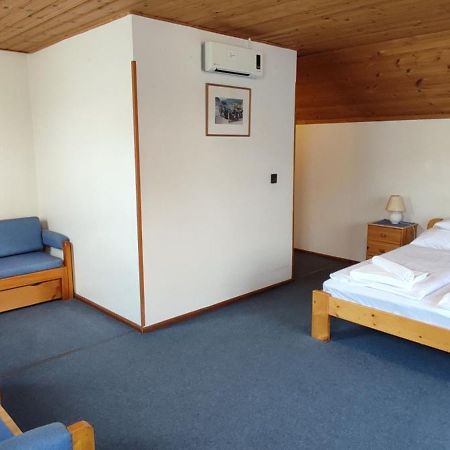 Adler Panzio Hotel Budaors Luaran gambar