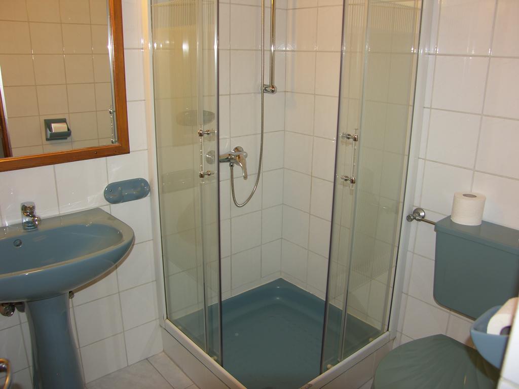 Adler Panzio Hotel Budaors Luaran gambar