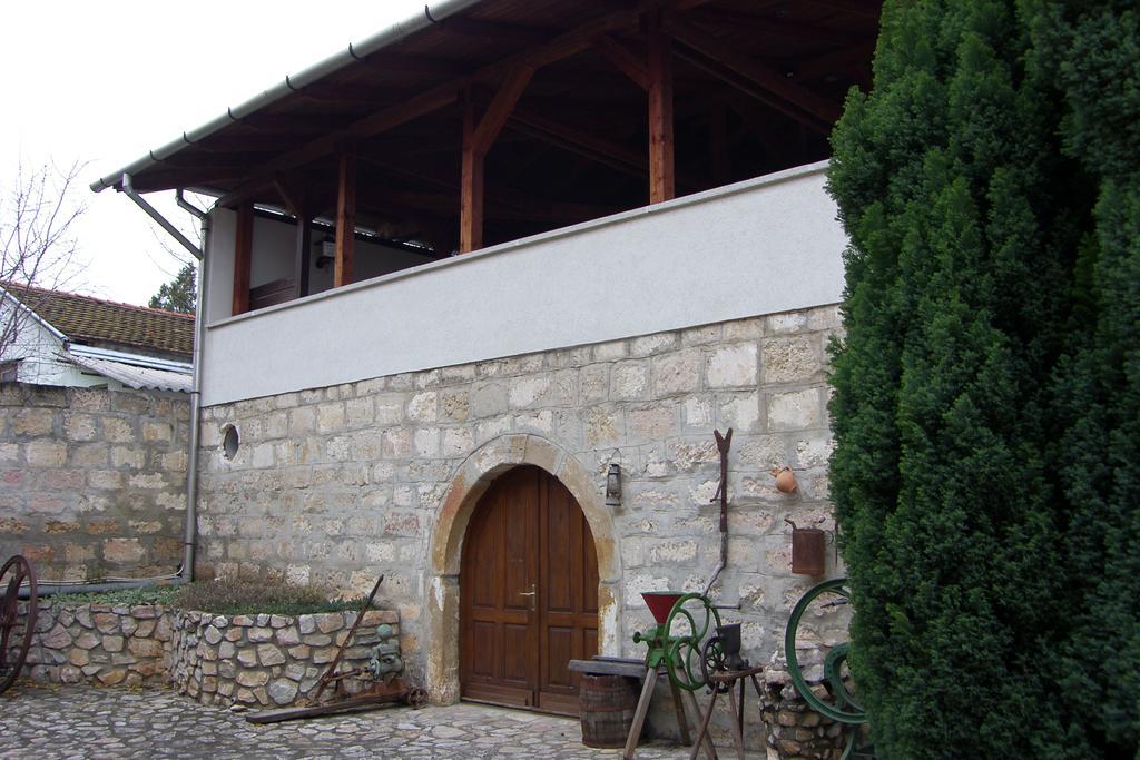 Adler Panzio Hotel Budaors Luaran gambar