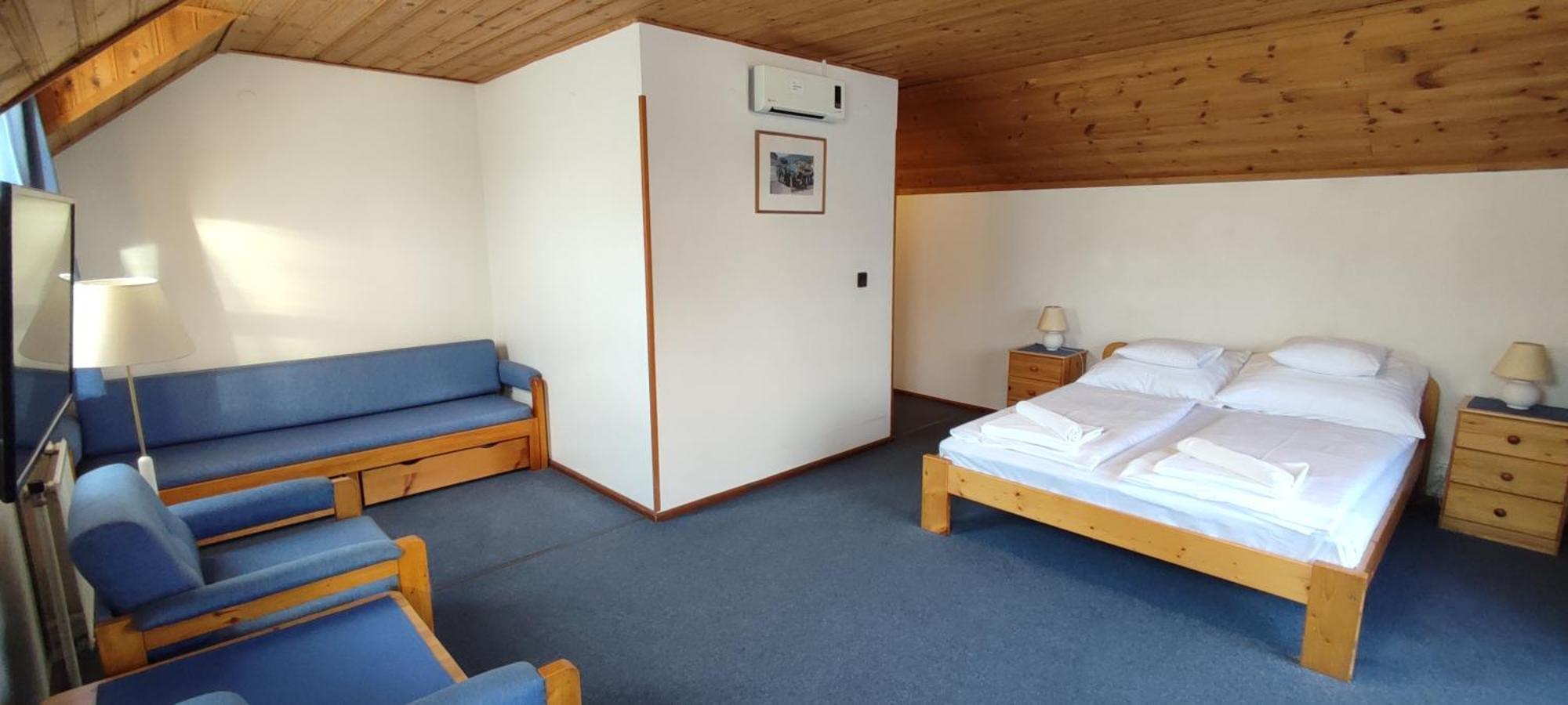 Adler Panzio Hotel Budaors Luaran gambar