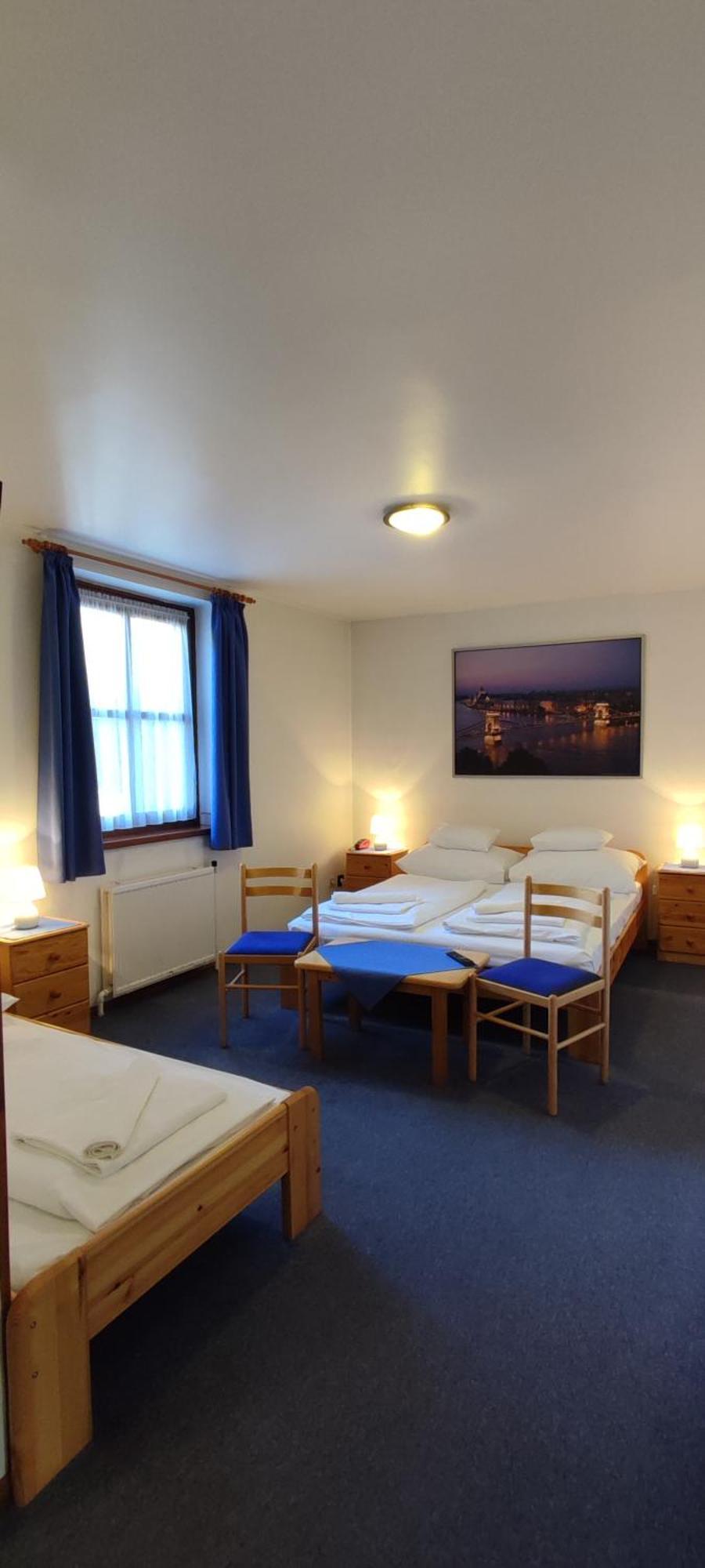 Adler Panzio Hotel Budaors Luaran gambar