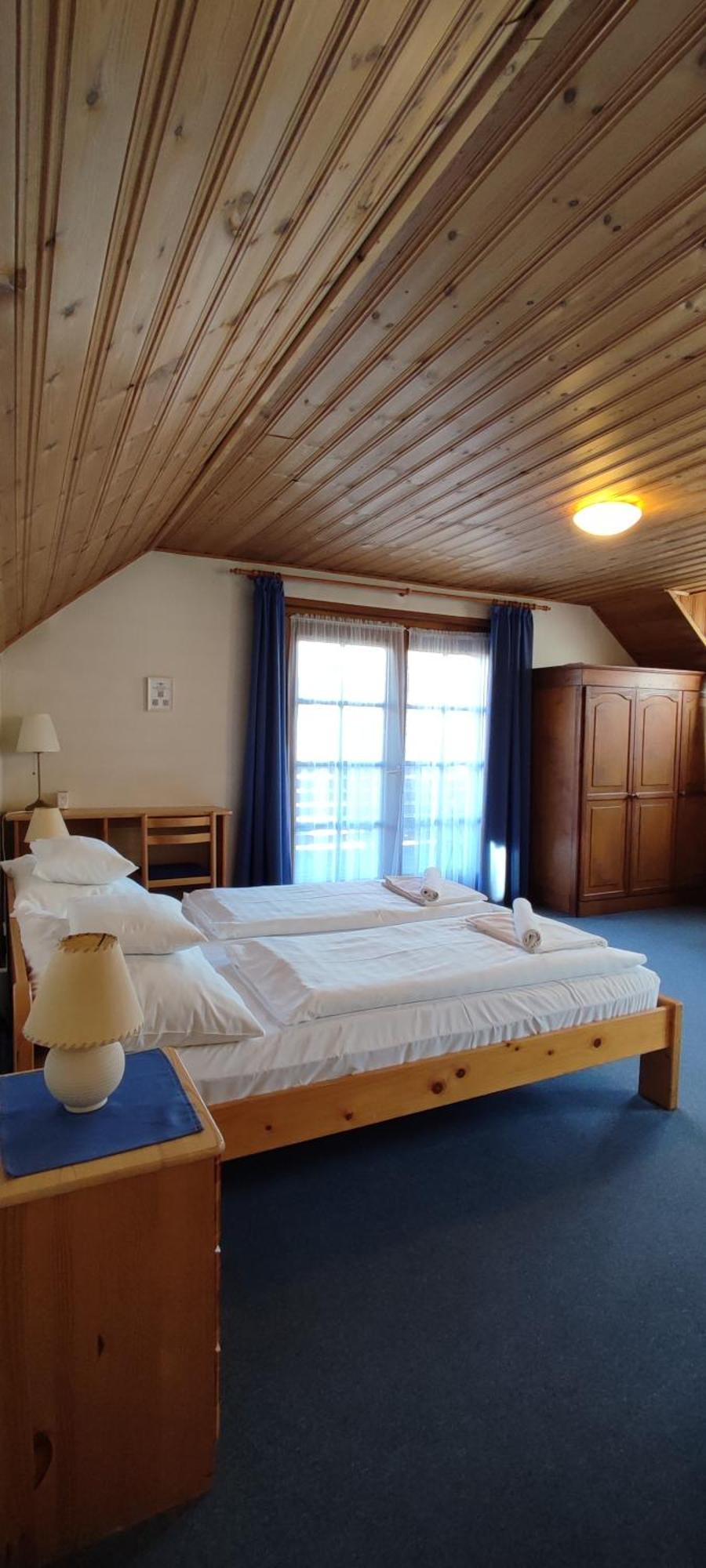 Adler Panzio Hotel Budaors Luaran gambar